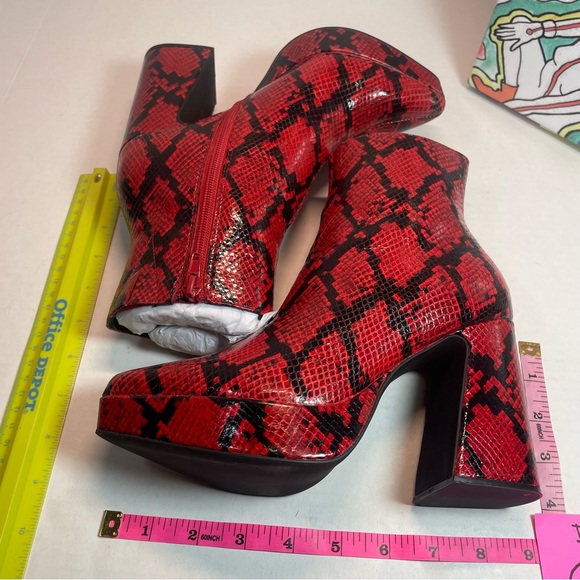 BNIB Jeffrey Campbell Dormant Black/Red Snakeskin print platforms 5.5M - Picture 7 of 13